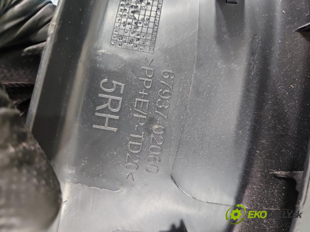 Toyota Auris II 2012-2018 1.6 16V 132  HP manual 97 kW 1598 cm3 5- Čalounictví: kufrové dvere 64780-02030