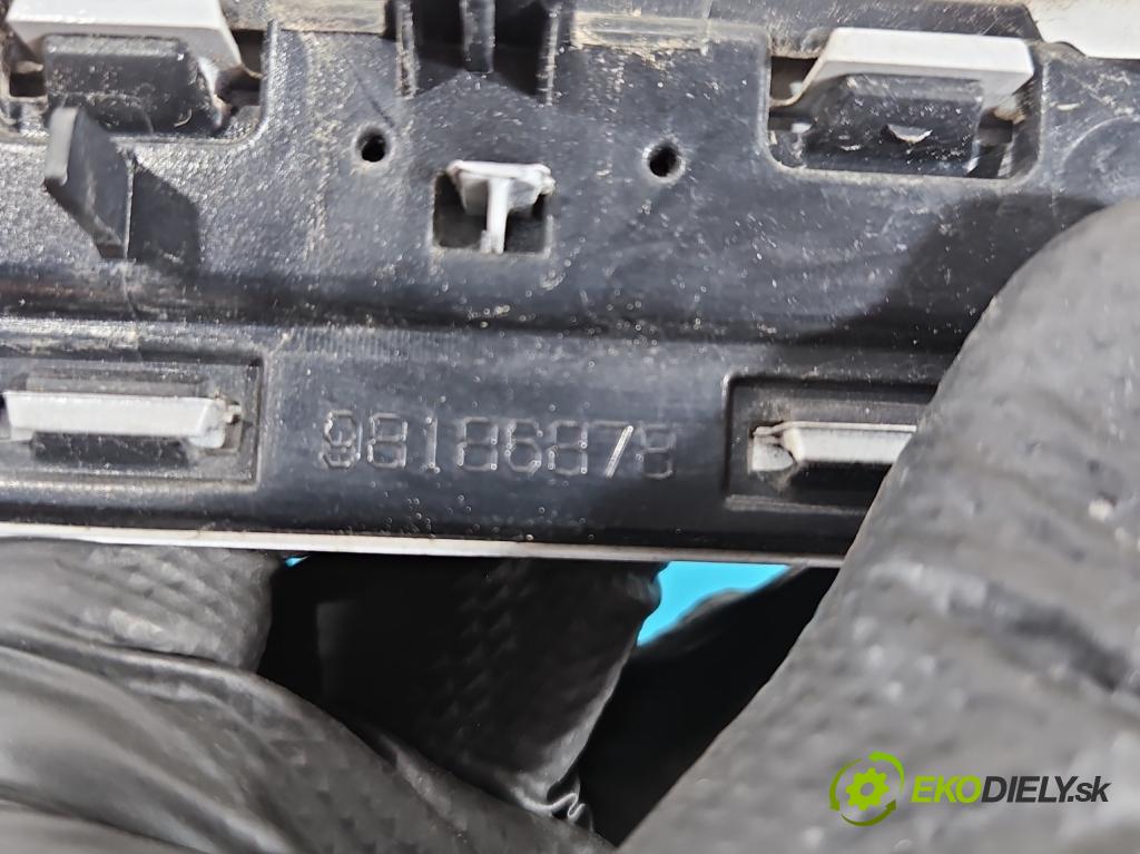 Toyota Proace City 1.2 12V 110 HP manual 81 kW 1199 cm3 5- kryt plast A298-6728