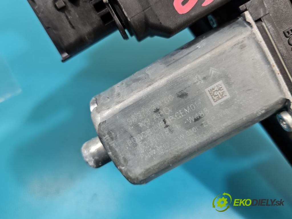 Toyota Proace City 1.2 110 hp manual 81 kW 1199 cm3 5- mechanismus stahování zadní pravý 9837832180