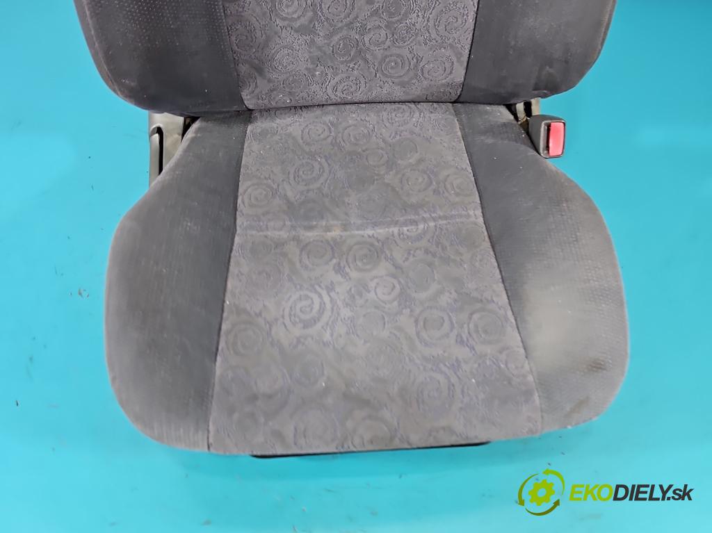 Toyota Corolla E11 1997-2002 1.4 16V 86 HP manual 63 kW 1332 cm3 3- Sedačka pravý  (Sedadlo)