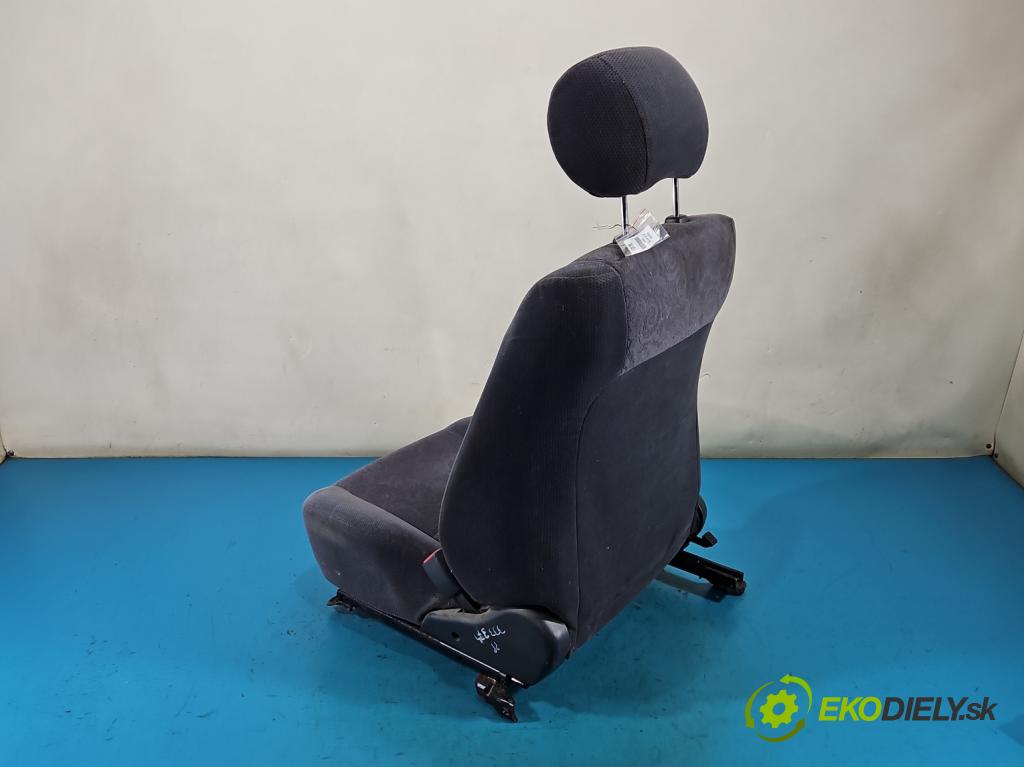 Toyota Corolla E11 1997-2002 1.4 16V 86 HP manual 63 kW 1332 cm3 3- Sedačka pravý  (Sedadlo)