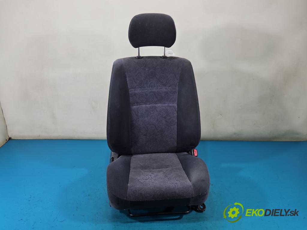 Toyota Corolla E11 1997-2002 1.4 16V 86 HP manual 63 kW 1332 cm3 3- Sedačka pravý  (Sedadlo)