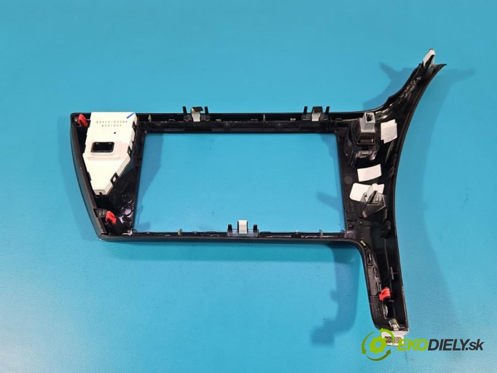 Toyota Auris II 2012-2018 1.6 16V 132 hp manual 97 kW 1598 cm3 5- rameček rádia 55405-02870
