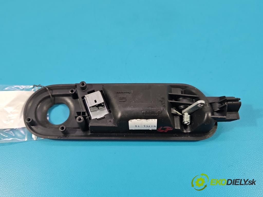 Seat Ibiza III 6L 2002-2008 1.2 12V AZQ 64 HP manual 47 kW 1198 cm3 3- rukoväť uvnitř: predné ľavé 6L0837113D
