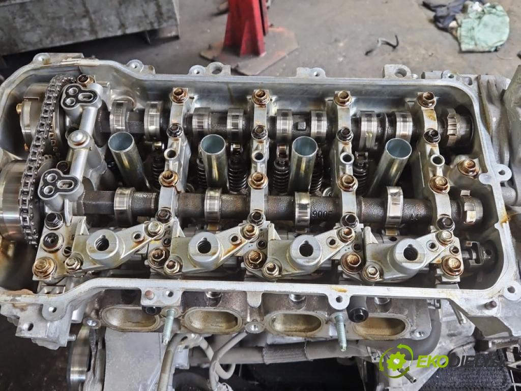 Toyota Auris II 2012-2018 1.6 16V 132 HP manual 97 kW 1598 cm3 5- motor benzín: 1ZR