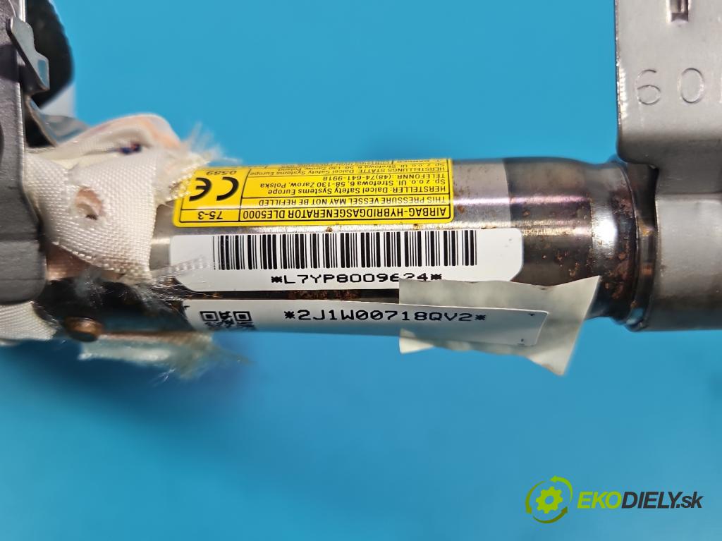Toyota Auris II 2012-2018 1.6 16V 132  HP manual 97 kW 1598 cm3 5- clona pravé TG11E01001