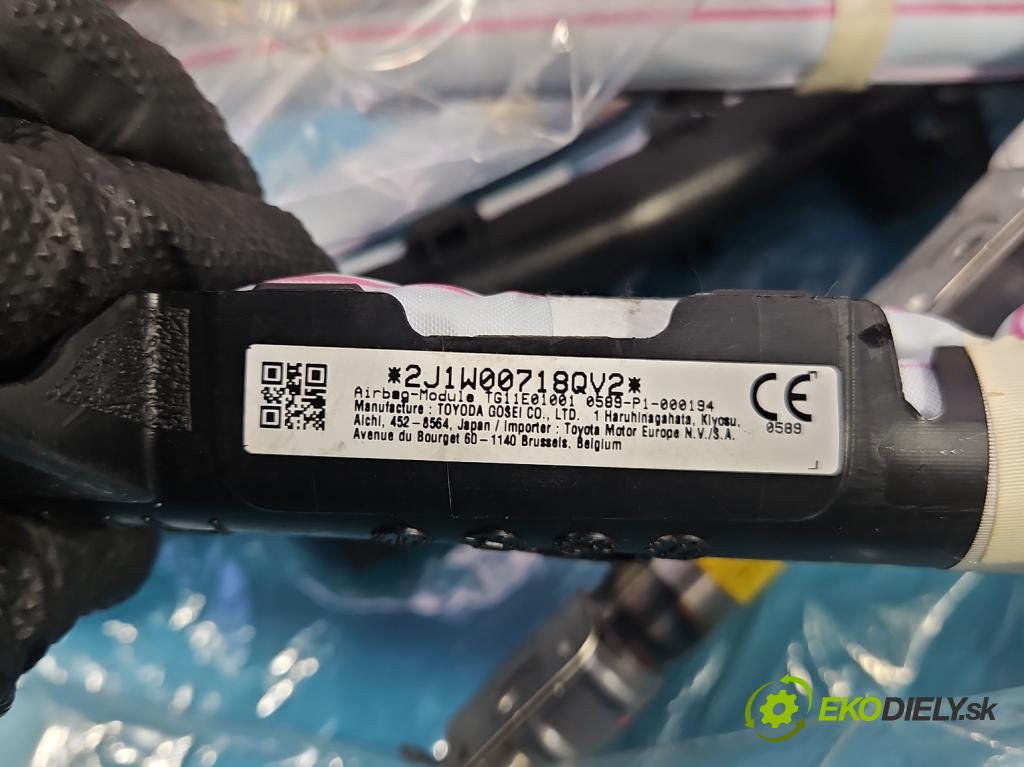 Toyota Auris II 2012-2018 1.6 16V 132  HP manual 97 kW 1598 cm3 5- clona pravé TG11E01001