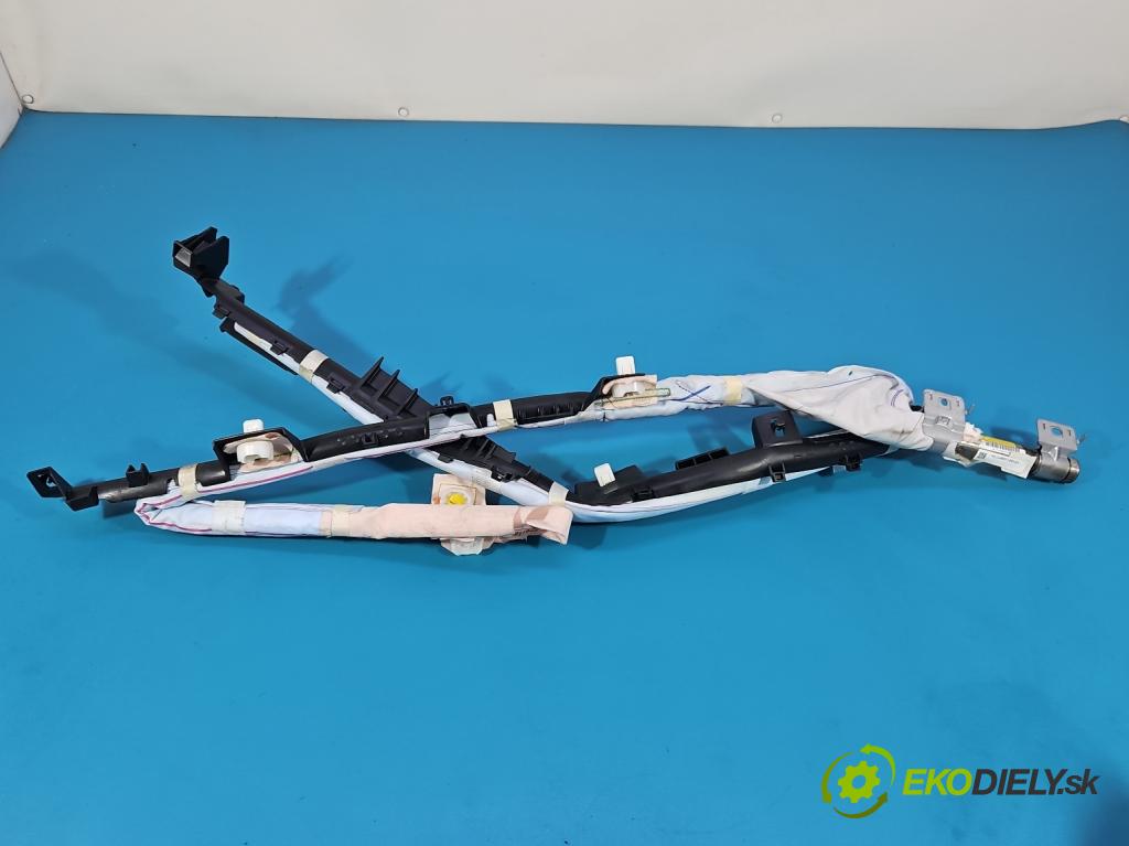 Toyota Auris II 2012-2018 1.6 16V 132  HP manual 97 kW 1598 cm3 5- clona pravé TG11E01001