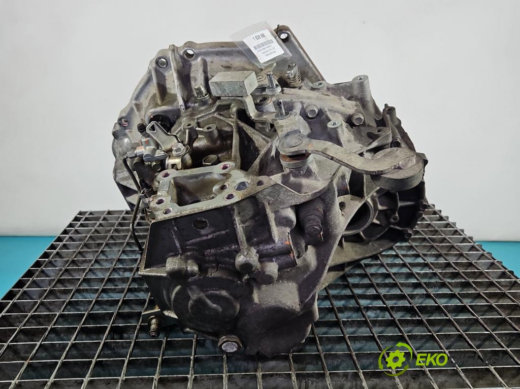 Toyota Auris II 2012-2018 1.6 16V 132 hp manual 97 kW 1598 cm3 5- převodovka stupňová manual