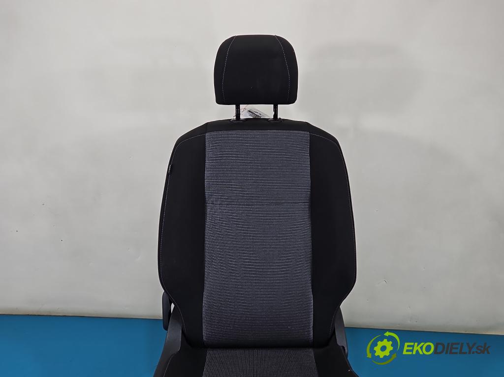 Toyota Proace City 1.2 12V 110 HP manual 81 kW 1199 cm3 5- Sedačka pravý  (Sedadlo)