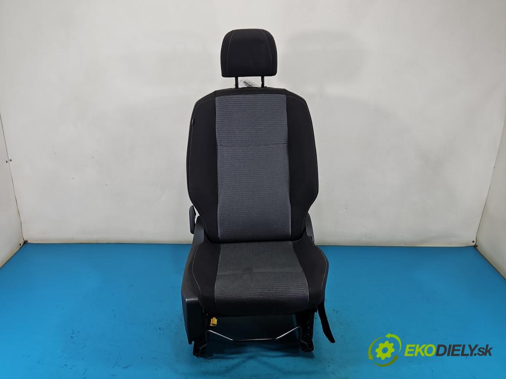 Toyota Proace City 1.2 12V 110 HP manual 81 kW 1199 cm3 5- Sedačka pravý  (Sedadlo)