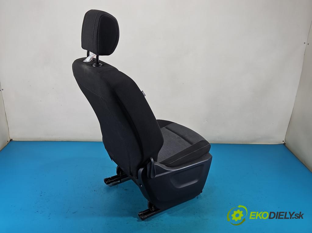 Toyota Proace City 1.2 12V 110 HP manual 81 kW 1199 cm3 5- Sedačka pravý  (Sedadlo)