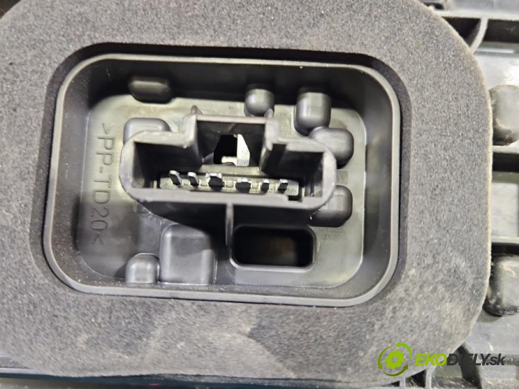 Toyota Proace City 1.2 110 hp manual 81 kW 1199 cm3 5- světlo zadní levé blatník: 9819649280