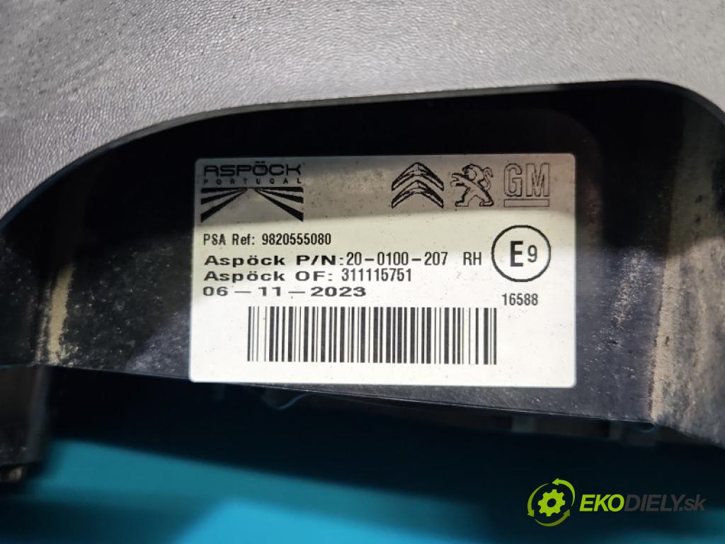 Toyota Proace City 1.2 110 hp manual 81 kW 1199 cm3 5- světlo zadní pravé blatník: 9820555080