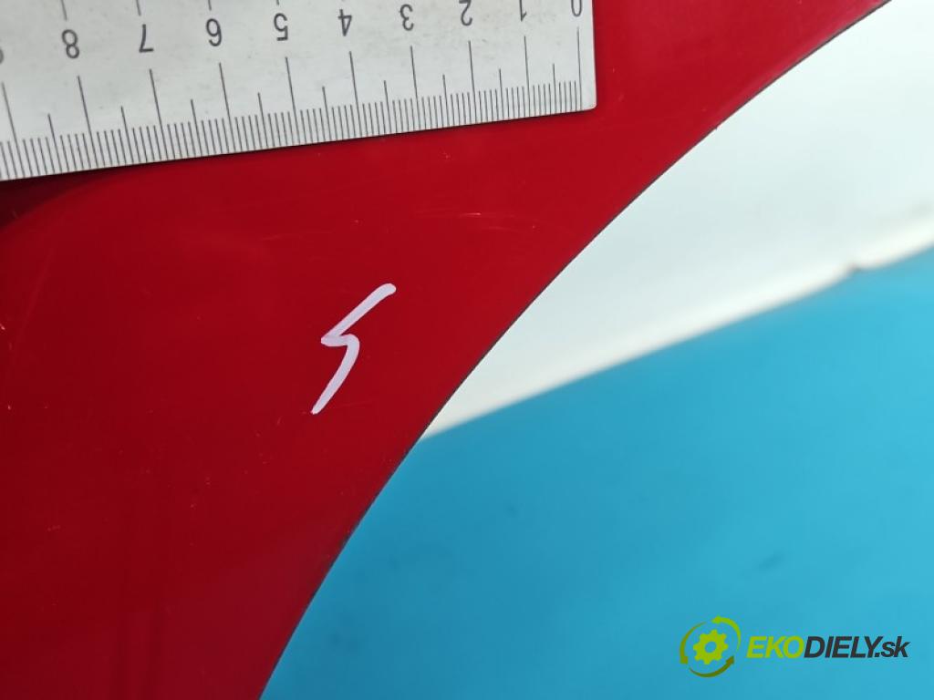 Peugeot 107 1.0 12V 68 HP manual 50 kW 998 cm3 5- dvere zadné ľavé  (Kľučka dverí ostatné)