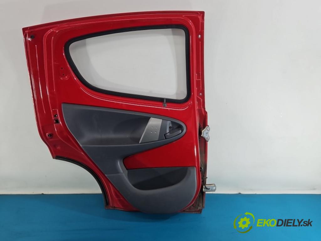 Peugeot 107 1.0 12V 68 HP manual 50 kW 998 cm3 5- dvere zadné ľavé  (Kľučka dverí ostatné)
