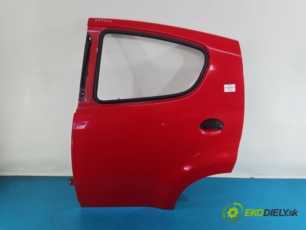 Peugeot 107 1.0 12V 68 hp manual 50 kW 998 cm3 5- dveře zadní levé  (Klika dveří ostatní)