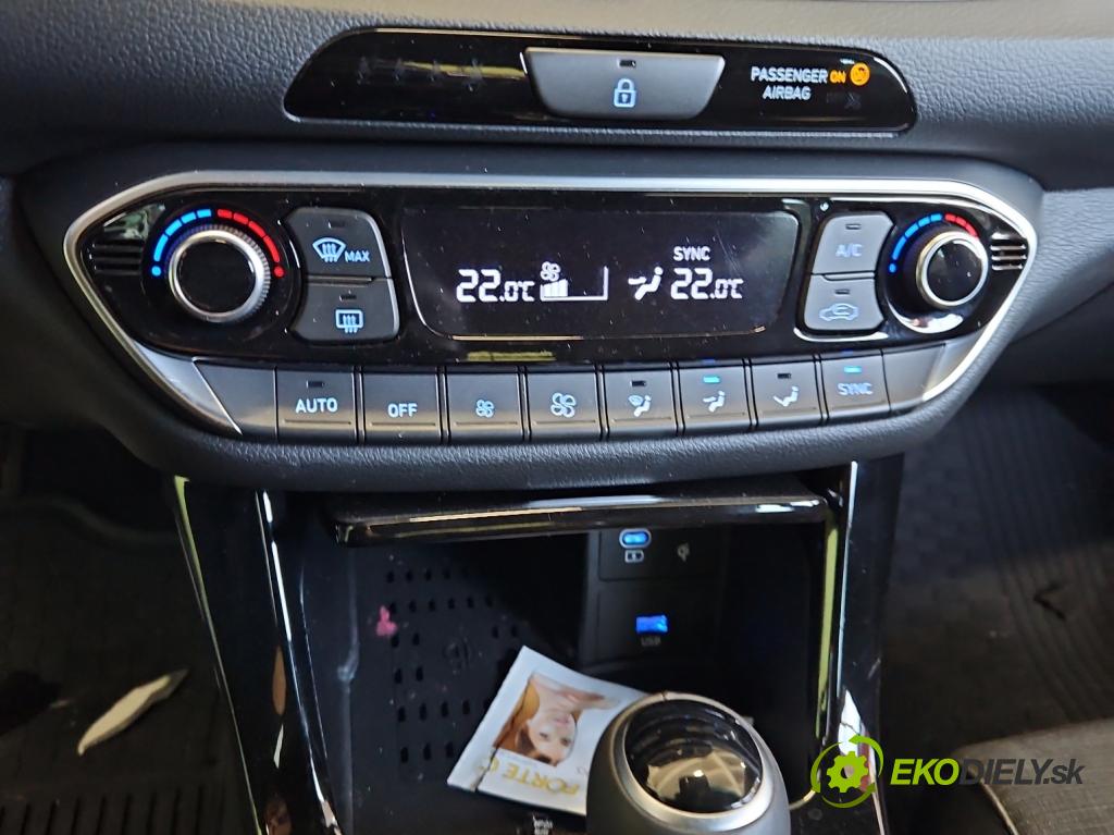Hyundai I30 III 2016- 1.5 T 140 HP automatic 103 kW 1482 cm3 5- panel kúrenia 97250-G4EA0