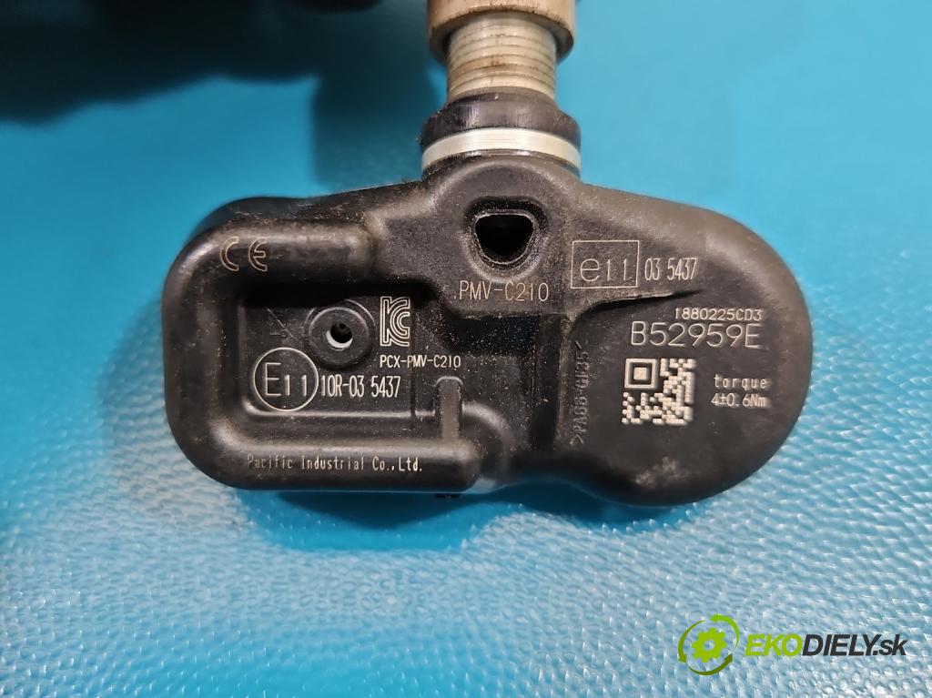 Toyota Auris II 2012-2018 1.6 16V 132 hp manual 97 kW 1598 cm3 5- snímač tlaku pneumatika E1110R-035437 (Snímač tlaku v pneumatice)