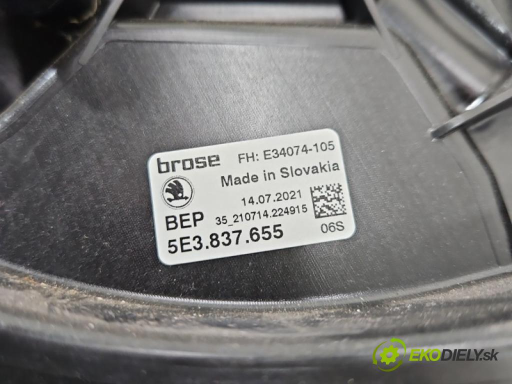 Skoda Octavia IV 2019- 2.0 tdi 150 hp manual 110 kW 1968 cm3 5- mechanismus stahování přední levý 5E3837655