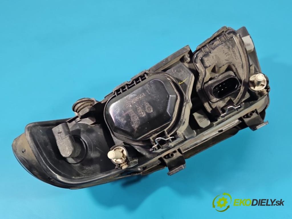 Audi A4 B5 1994-2001 1.9 tdi AHH 90 HP manual 66 kW 1896 cm3 4- Reflektor: pravý (Svetlo predné pravé)
