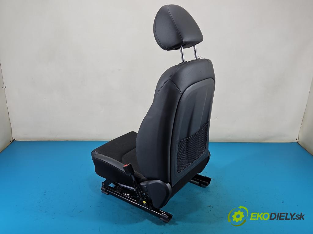 Hyundai I30 III 2016- 1.5 T 140 HP automatic 103 kW 1482 cm3 5- Sedačka pravý  (Sedadlo)