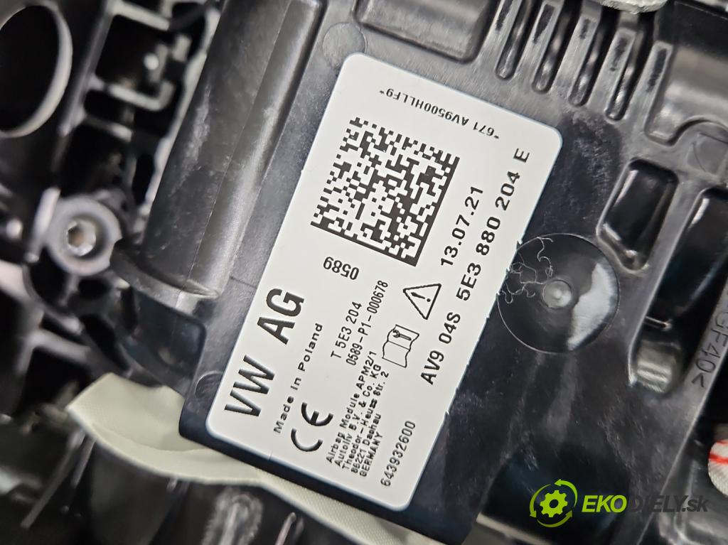 Skoda Octavia IV 2019- 2.0 tdi 150 HP manual 110 kW 1968 cm3 5- kokpit,pristrojová doska rozdeľovacia