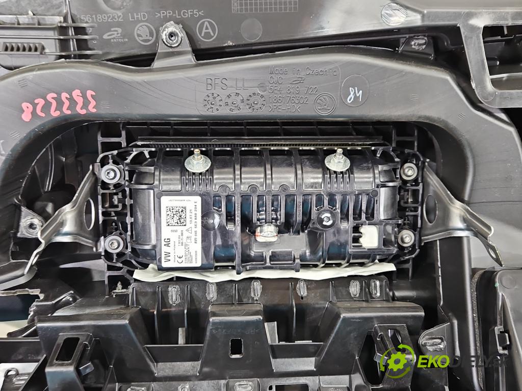 Skoda Octavia IV 2019- 2.0 tdi 150 HP manual 110 kW 1968 cm3 5- kokpit,pristrojová doska rozdeľovacia