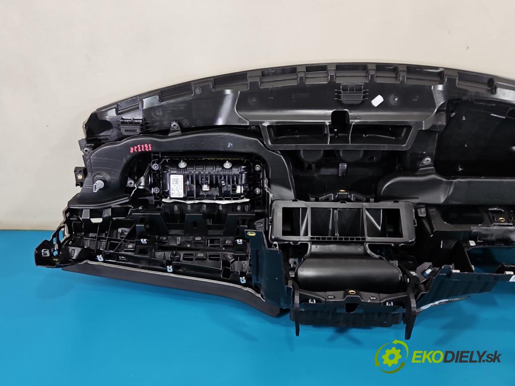 Skoda Octavia IV 2019- 2.0 tdi 150 HP manual 110 kW 1968 cm3 5- kokpit,pristrojová doska rozdeľovacia