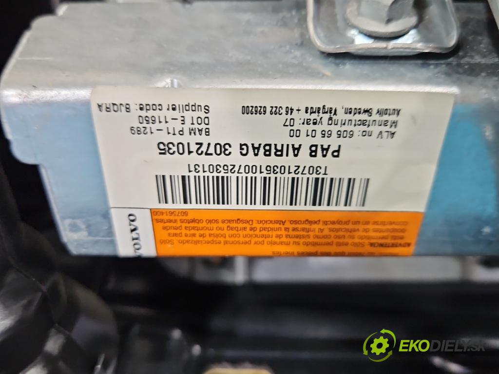Volvo V70 III 2007-2016 2.4 D5 185 HP automatic 136 kW 2400 cm3 5- kokpit,pristrojová doska rozdeľovacia