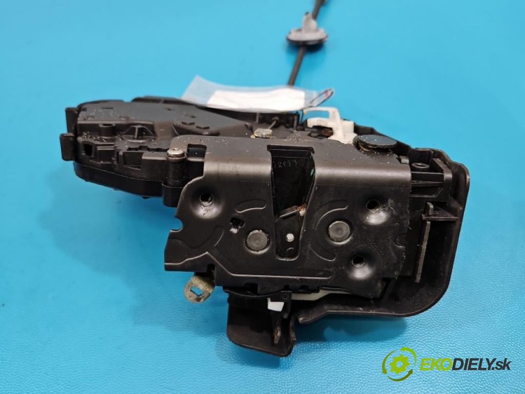 Volvo V70 III 2007-2016 2.4 D5 185 hp automatic 136 kW 2400 cm3 5- zámek přední pravý 31253286