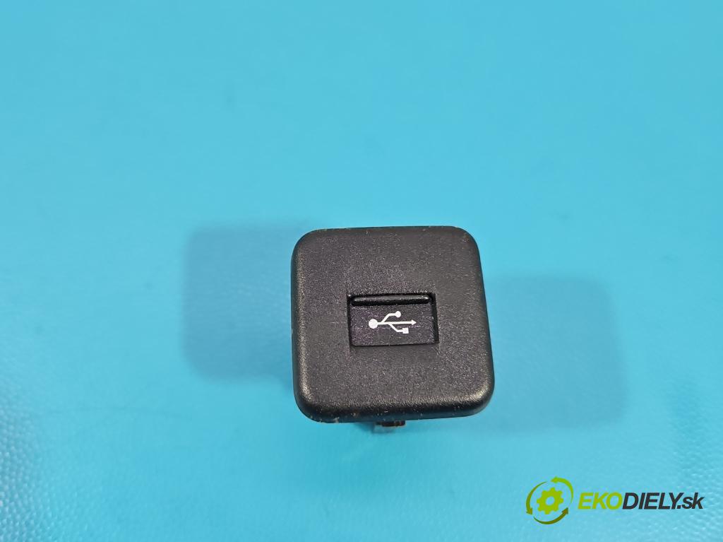 Suzuki Vitara II 2015- 1.6 16V 120 hp manual 88 kW 1586 cm3 5- zásuvka USB