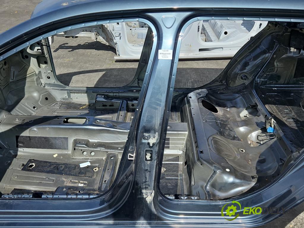 Skoda Octavia IV 2019- 2.0 tdi 150 hp manual 110 kW 1968 cm3 5- práh levý  (Karoserie ostatní)