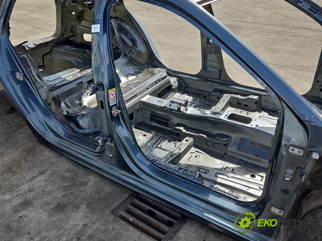 Skoda Octavia IV 2019- 2.0 tdi 150 hp manual 110 kW 1968 cm3 5- práh pravý  (Karoserie ostatní)