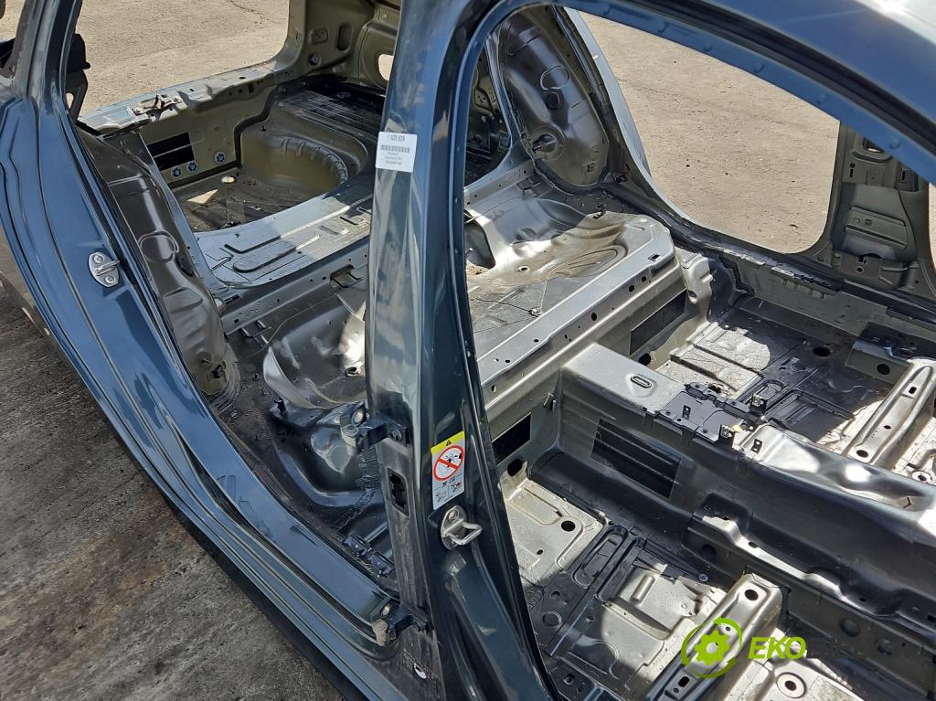 Skoda Octavia IV 2019- 2.0 tdi 150 hp manual 110 kW 1968 cm3 5- práh pravý  (Karoserie ostatní)