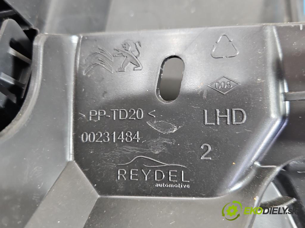 Toyota Proace City 1.2 12V 110 hp manual 81 kW 1199 cm3 5- kryt plastová 00231484