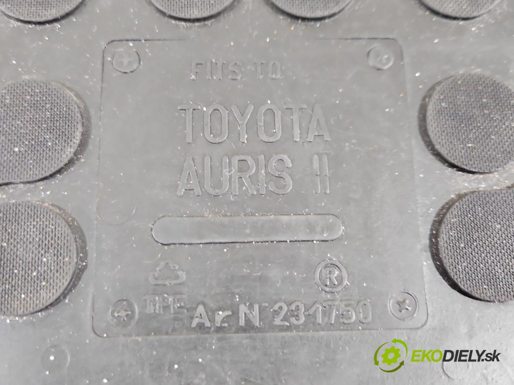 Toyota Auris II 2012-2018 1.6 16V 132  HP manual 97 kW 1598 cm3 5- Koberce: 201423