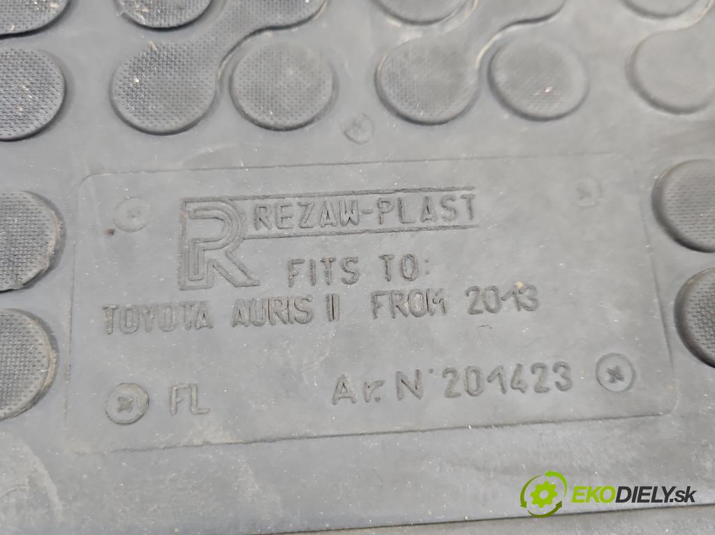 Toyota Auris II 2012-2018 1.6 16V 132  HP manual 97 kW 1598 cm3 5- Koberce: 201423