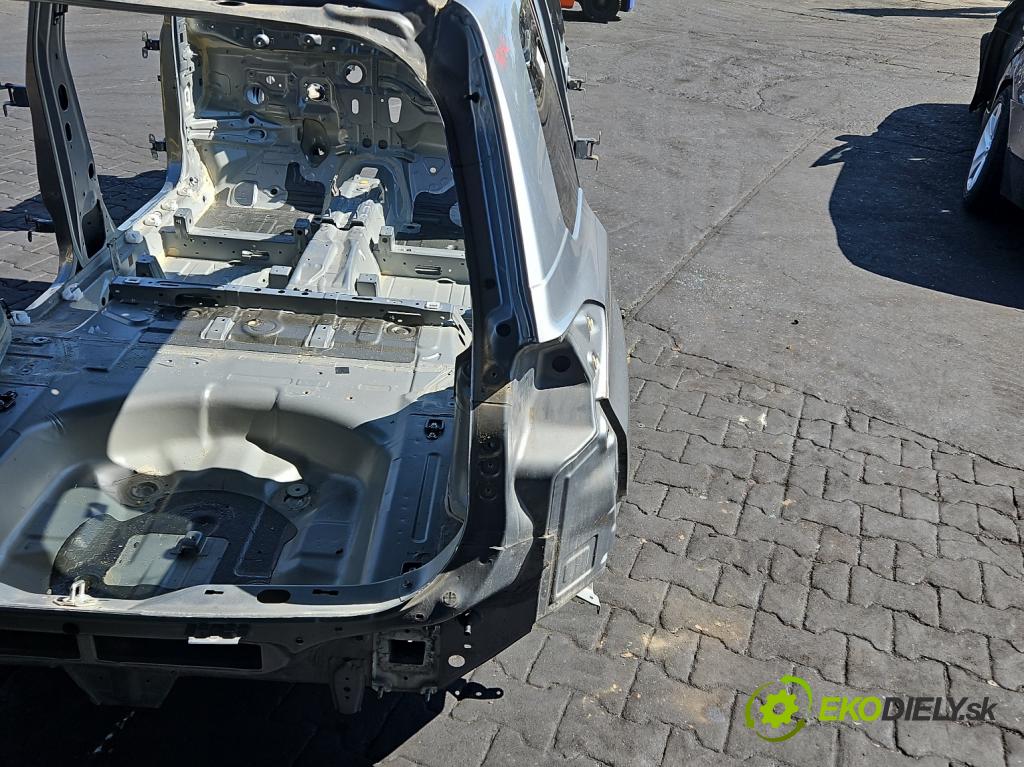 Suzuki Vitara II 2015- 1.6 16V 120 hp manual 88 kW 1586 cm3 5- blatnik zadní pravý