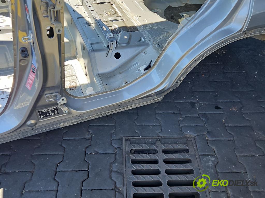 Suzuki Vitara II 2015- 1.6 16V 120 hp manual 88 kW 1586 cm3 5- práh levý  (Karoserie ostatní)