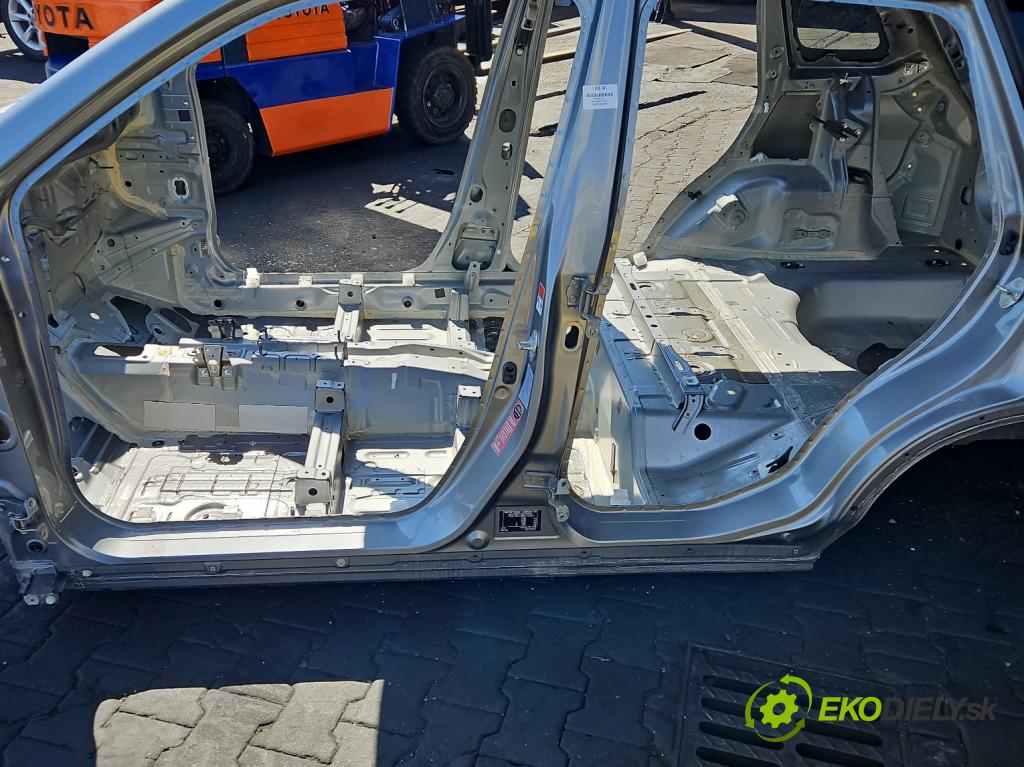 Suzuki Vitara II 2015- 1.6 16V 120 hp manual 88 kW 1586 cm3 5- práh levý  (Karoserie ostatní)