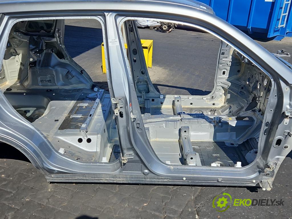 Suzuki Vitara II 2015- 1.6 16V 120 hp manual 88 kW 1586 cm3 5- práh pravý  (Karoserie ostatní)