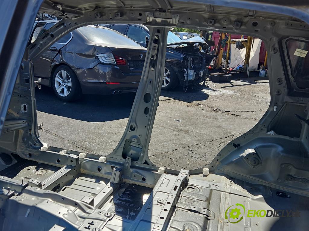 Suzuki Vitara II 2015- 1.6 16V 120 hp manual 88 kW 1586 cm3 5- práh pravý  (Karoserie ostatní)