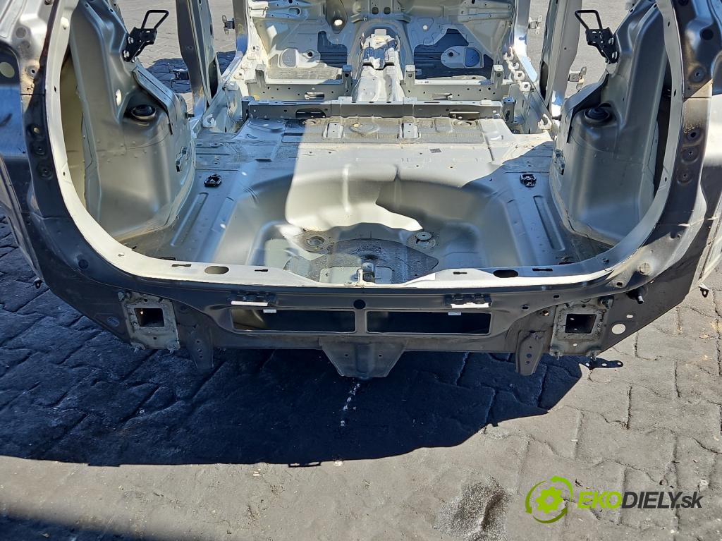 Suzuki Vitara II 2015- 1.6 16V 120 hp manual 88 kW 1586 cm3 5- stěna zadní 