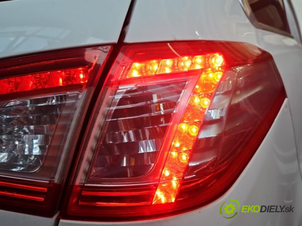 Peugeot 508 I 2010-2018 2.0 hdi 181KM automatic 133 kW 1997 cm3 5- světlo zadní pravé blatník: 9686779680