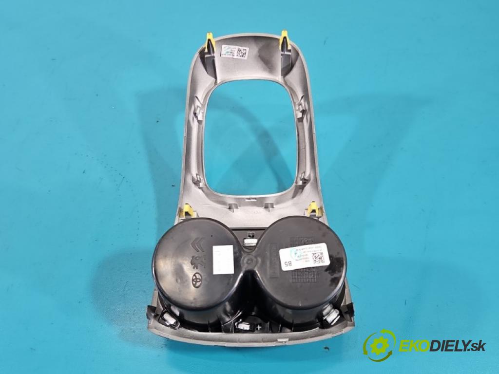 Toyota Aygo II 2014-2022 1.0 vvti 72 hp manual 53 kW 998 cm3 5- lišta ozdobná interiéry: 58804-0H020