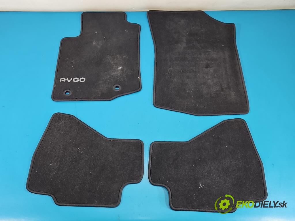 Toyota Aygo II 2014-2022 1.0 vvti 72 HP manual 53 kW 998 cm3 5- Koberce: 