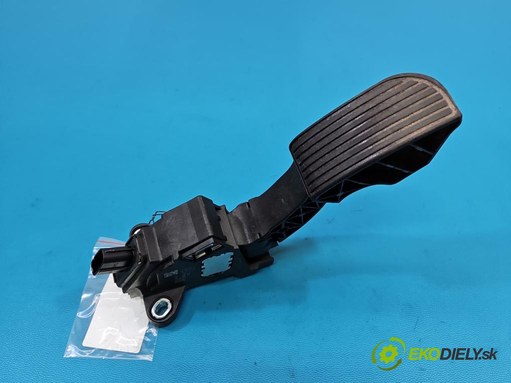 Toyota Aygo II 2014-2022 1.0 vvti 72 hp manual 53 kW 998 cm3 5- pedal plyn: potenciometr: 78110-0H040