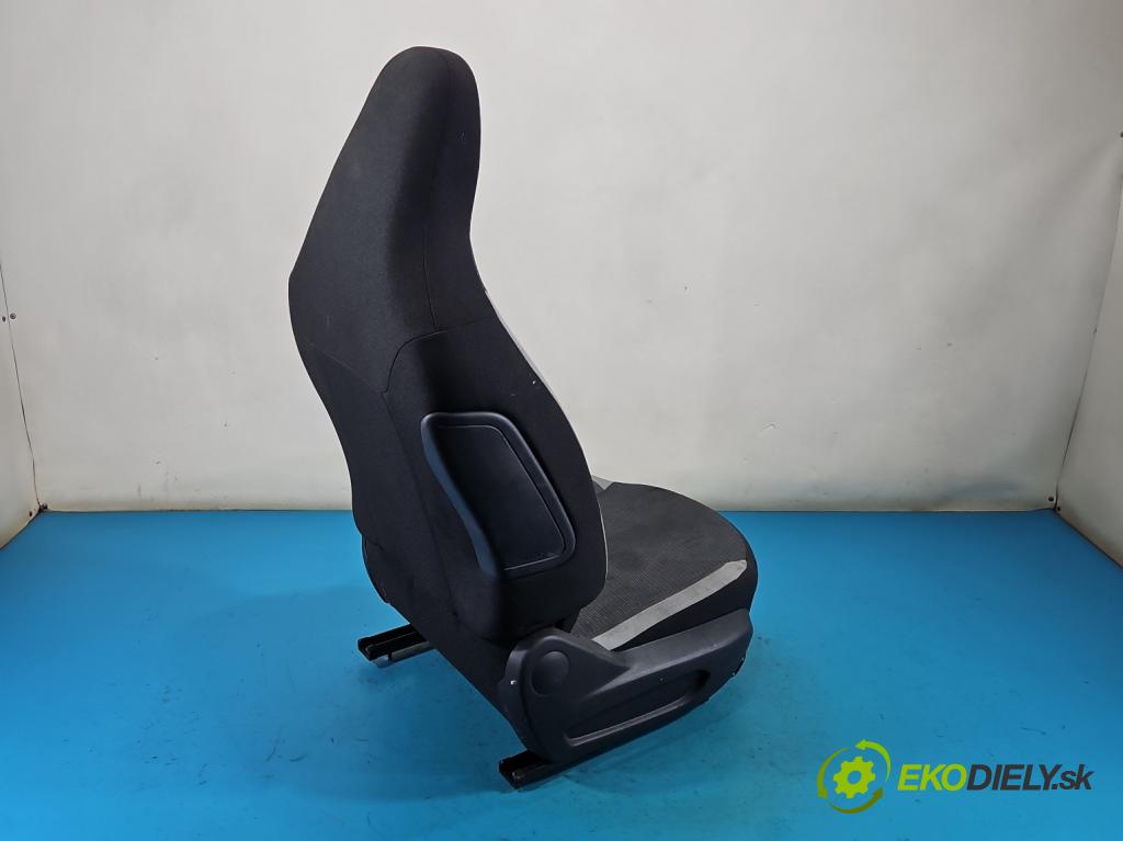 Toyota Aygo II 2014-2022 1.0 vvti 72 HP manual 53 kW 998 cm3 5- Sedačka pravý  (Sedadlo)