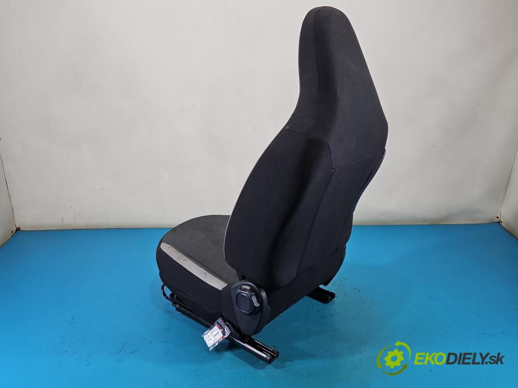 Toyota Aygo II 2014-2022 1.0 vvti 72 HP manual 53 kW 998 cm3 5- Sedačka pravý  (Sedadlo)